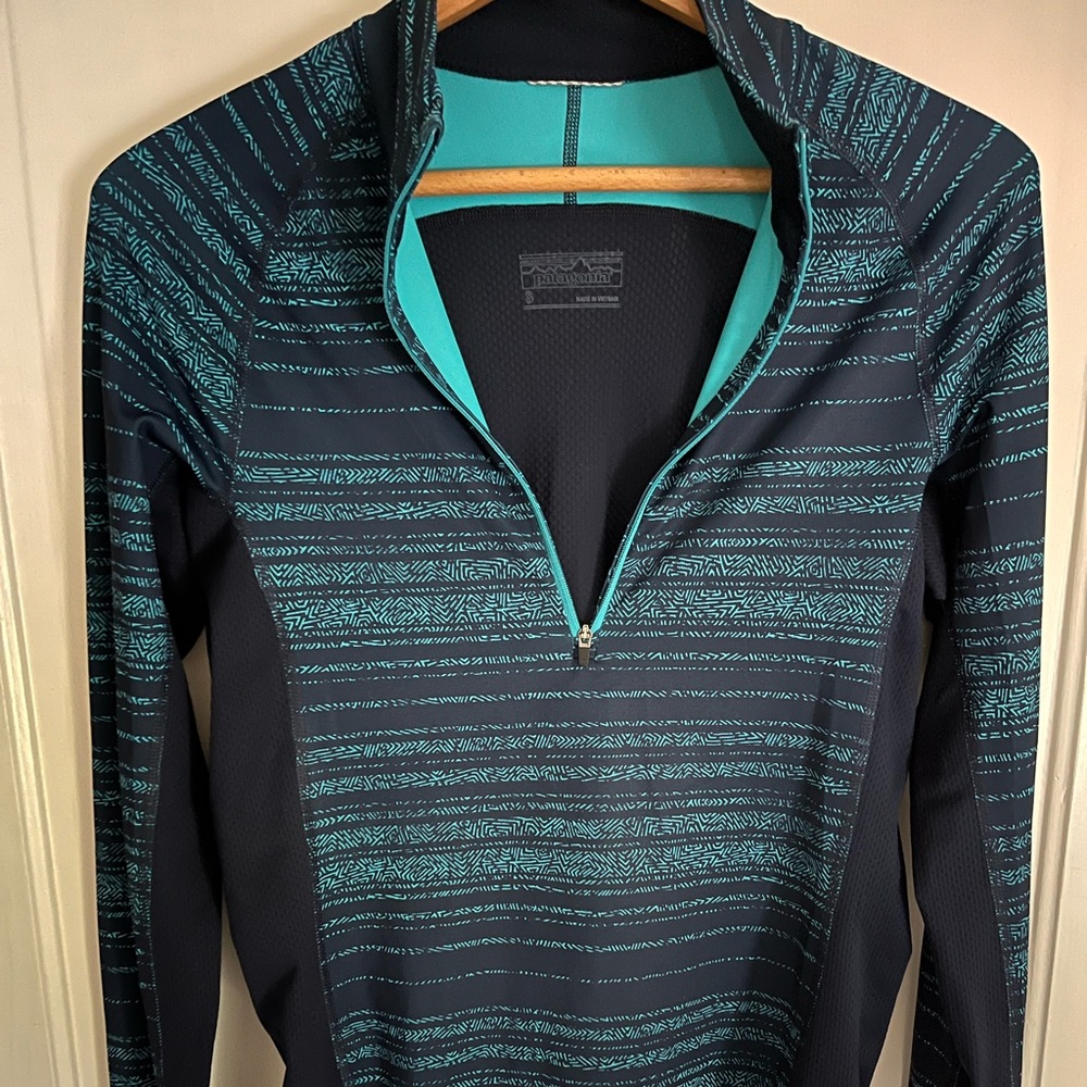 Patagonia light weight 3/4 zip pullover